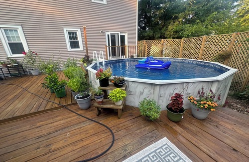 Washington House | Charming 4 Bedroom, Fire Pit, Outdoor Projector, Heated Pool, Close to Downtown