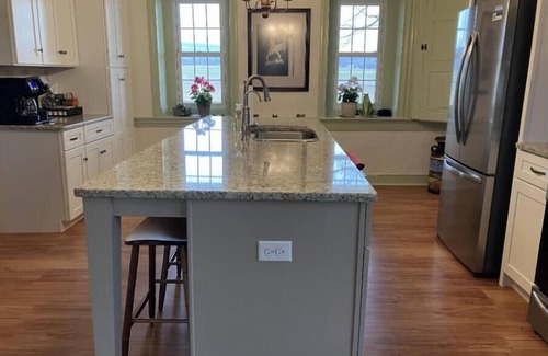 Martindale House | Charming 4 bedroom FarmHaus, circa 1790, renovated on Scenic Byway.