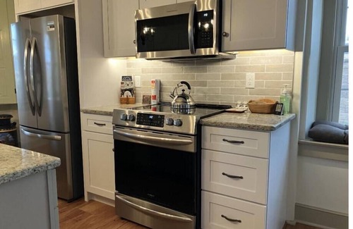 Martindale House | Charming 4 bedroom FarmHaus, circa 1790, renovated on Scenic Byway.