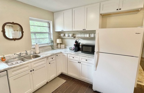 New Castle House | ~Charming 4-bedroom house in Peaceful TRUSSVILLE!~