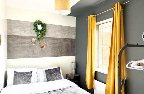 Stuppington House | Charming 4-Bedroom holiday home in Wincheap, Canterbury with free Parking