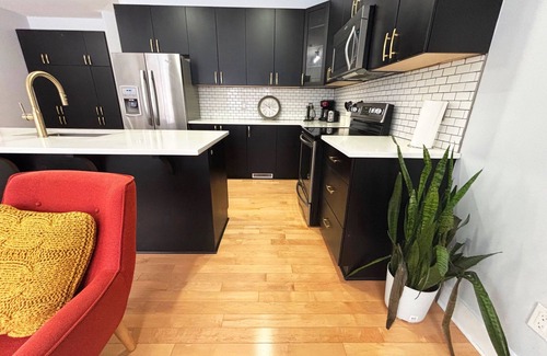Leitrim House | Charming 4-bedroom house with WiFi and AC in welcoming Ottawa