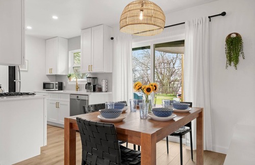 Johnston Terrace House | Charming 4-bedroom house near Airport and Downtown