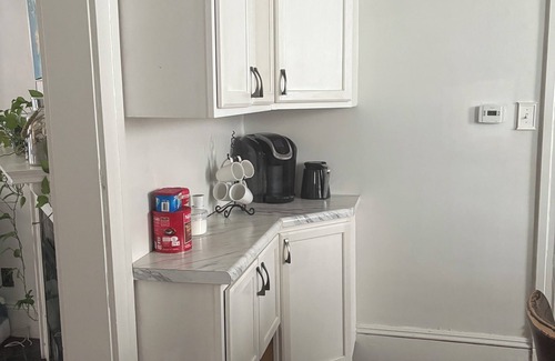 Keyser House | Charming 4-bedroom house with WiFi, AC in Keyser