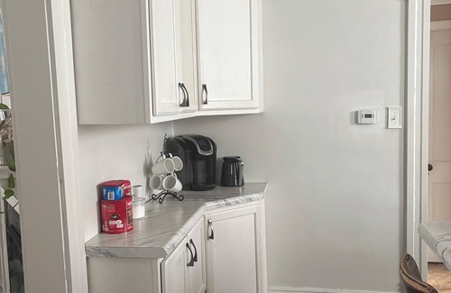 Keyser House | Charming 4-bedroom house with WiFi, AC in Keyser