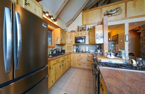 Coolin Cabin | Charming 4-bedroom lake front cabin in serene Coolin, ID