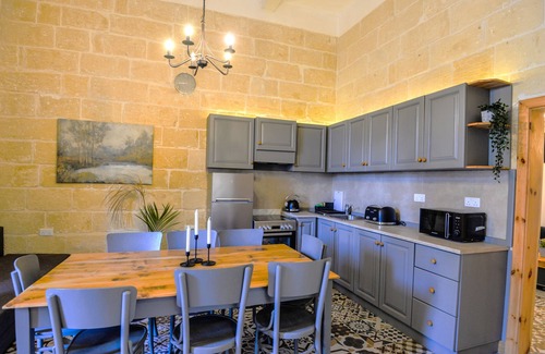 San Lawrenz Villa | Charming 4-bedroom villa with Jacuzzi, AC and WiFi in fabulous San Lawrenz.