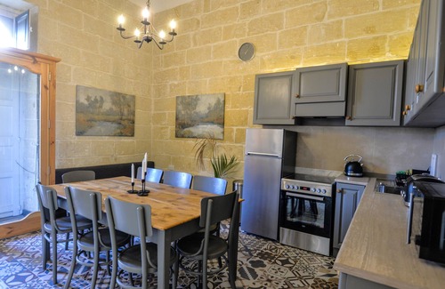 San Lawrenz Villa | Charming 4-bedroom villa with Jacuzzi, AC and WiFi in fabulous San Lawrenz.