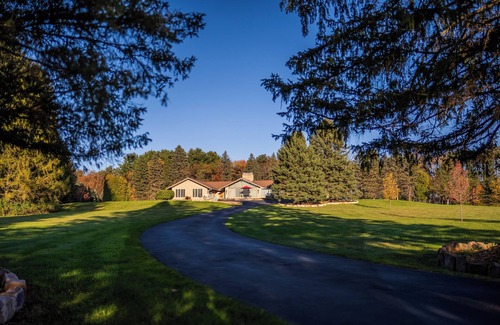 Kane House | Charming 4-BR retro-styled house on large lot in Kane
