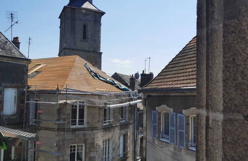 La Souterraine Apartment | Charming 4-room apartment in a historic building dating from 1530.