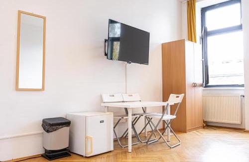 Brigittenau Apartment | Charming 4BR Apartment Near Dresdner Subway Station