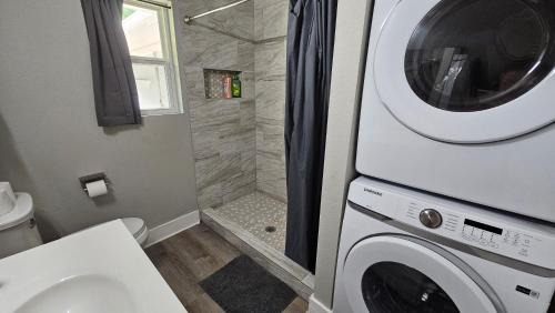 Austin House | Charming 4br Bundle Near Downtown & Airport