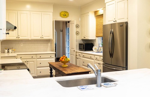 Sea Island House | Charming 5 Bed Sea Island Cottage, Steps from the Beach with Gorgeous Garden