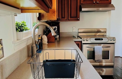 Aldie Other | Charming 5-bedroom farmhouse with game&hot tub in Aldie