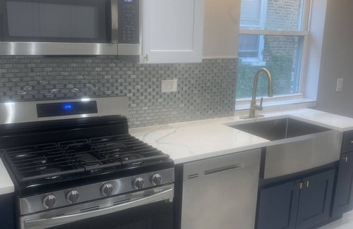 Avalon Park House | Charming 5 bedrooms 2 bath near Downtown Loop and Mc cormick Place, Museum
