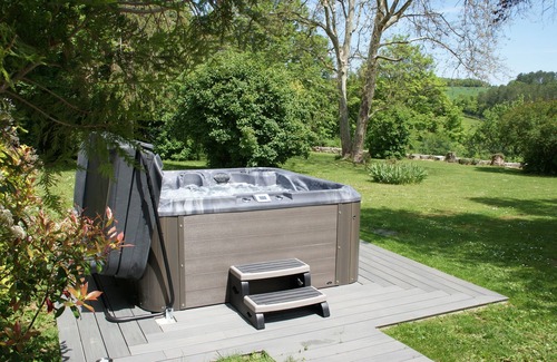 Asnieres-sous-Bois House | Charming 5-star house Burgundy Vézelay, sleeps 14 with jacuzzi