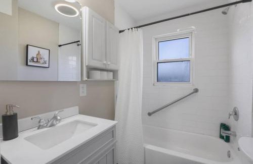 Franklin Park House | Charming 5BD 2BA with spacious yard near O'hare