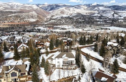 Edwards House | Charming 5BD Mountain Estate Perfect for Families