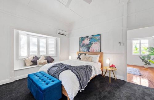 Kedron House | Charming 5BR Family Home w/Pool 10min from Airport