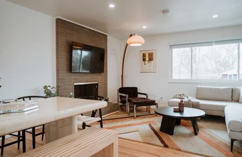 Littleton House | Charming 5br Home W Fenced Yard, Bbq & Hot Tub