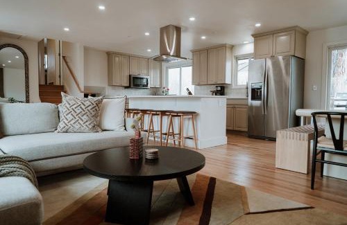 Littleton House | Charming 5br Home W Fenced Yard, Bbq & Hot Tub