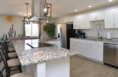 Painted Hills Estates House | Charming 5BR w/Heated Pool/Hot Tub/BBQ/Mtn Views