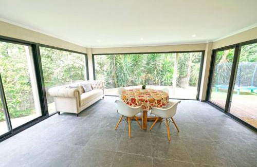 Doncaster East Villa | Charming 6 BRM Villa in Melbourne Mullum Mullum Precinct