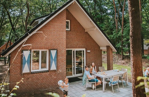 Beerze Cabin | Charming 6-person bungalow, suitable for all seasons.
