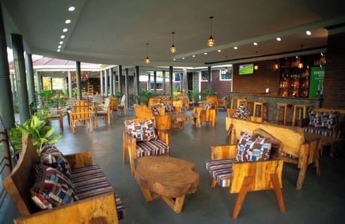 Hai House | Charming 9-bedroom hotel with AC and WiFi in serene Hai