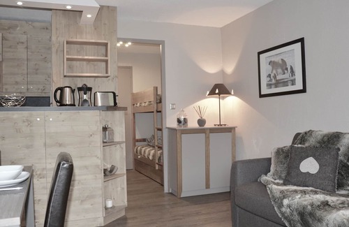 Meribel Centre Apartment | Charming - a room and a cabin with a balcony in the heart of Meribel ski station