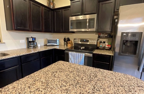 Lockhart House | Charming abode~easy access to AUS, COTA, San Marcos Shopping