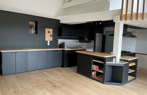 Nivolas-Vermelle House | Charming accommodation with spa 🏡 🧘‍♂️🌿 And electric charging station 🚗
