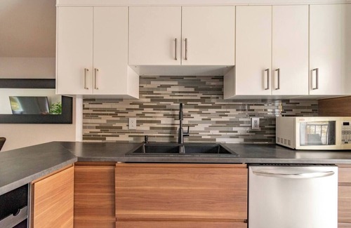 Bout-de-l'Ile Apartment | Charming Accommodation in Montreal