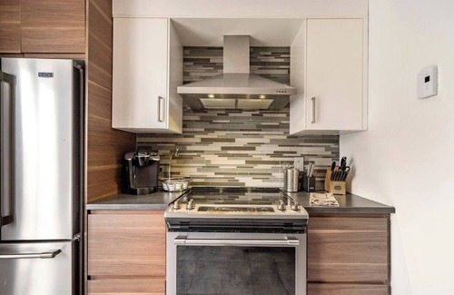 Bout-de-l'Ile Apartment | Charming Accommodation in Montreal