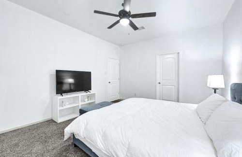 Channelview House | Charming accommodation in Houston!