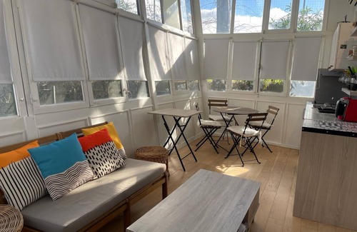 Sommieres Cottage | Charming air-conditioned cottage "the cabin" and its private and independent garden