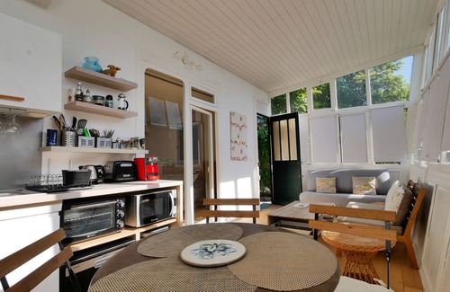 Sommieres Cottage | Charming air-conditioned cottage "the cabin" and its private and independent garden