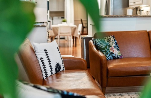 Valley Ranch House | Charming Airport Retreat w/Grill & Hammock Oasis