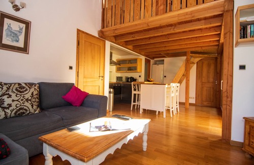 Samoens Apartment | Charming Alpine Retreat with Stunning Views, Private Balcony & Summer Pool