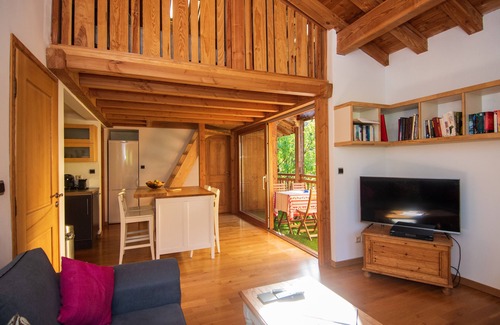 Samoens Apartment | Charming Alpine Retreat with Stunning Views, Private Balcony & Summer Pool