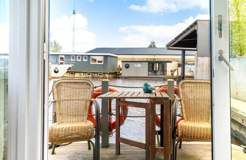 Zwartsluis Boat Rental | Charming and cozy Houseboat near Giethoorn