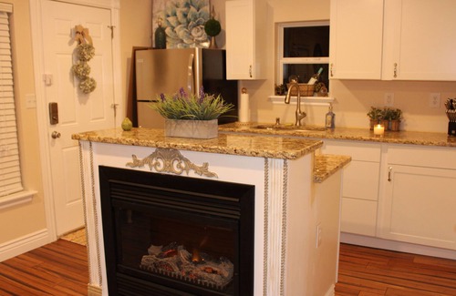Denison Apartment | Charming, and Cozy. Located just minutes from Lake Texoma and Choctaw Casino