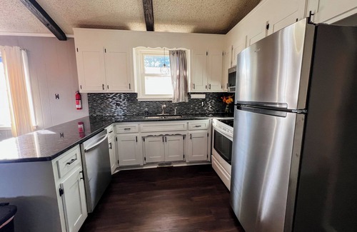 Pleasant View House | Charming and Cozy 3-Bedroom House Just Outside Nashville