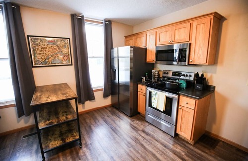West Seventh House | Charming and Historic 5BR Near DT, Irvine Park and Cathedral Hill