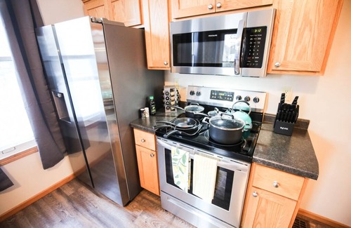 West Seventh House | Charming and Historic 5BR Near DT, Irvine Park and Cathedral Hill