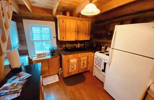 Piper Gap Cabin | Charming and modernized 1800's Creekside Cabin w/Hot Tub and 5 minutes to I-77