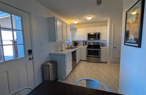 Midland House | Charming and Quiet Townhome Conveniently located
