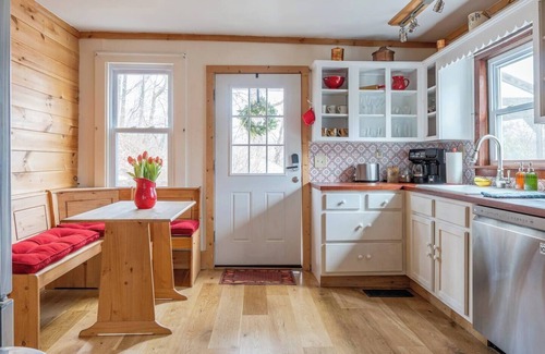 Mount Marion House | Charming and quirky 2-bedroom cottage in Rosendale