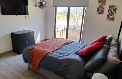 Leon House | Charming and Spacious Home with Garden and Terrace