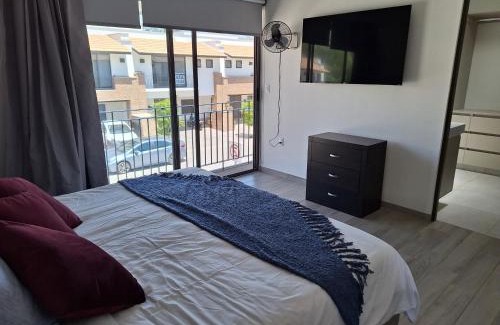 Leon House | Charming and Spacious Home with Garden and Terrace